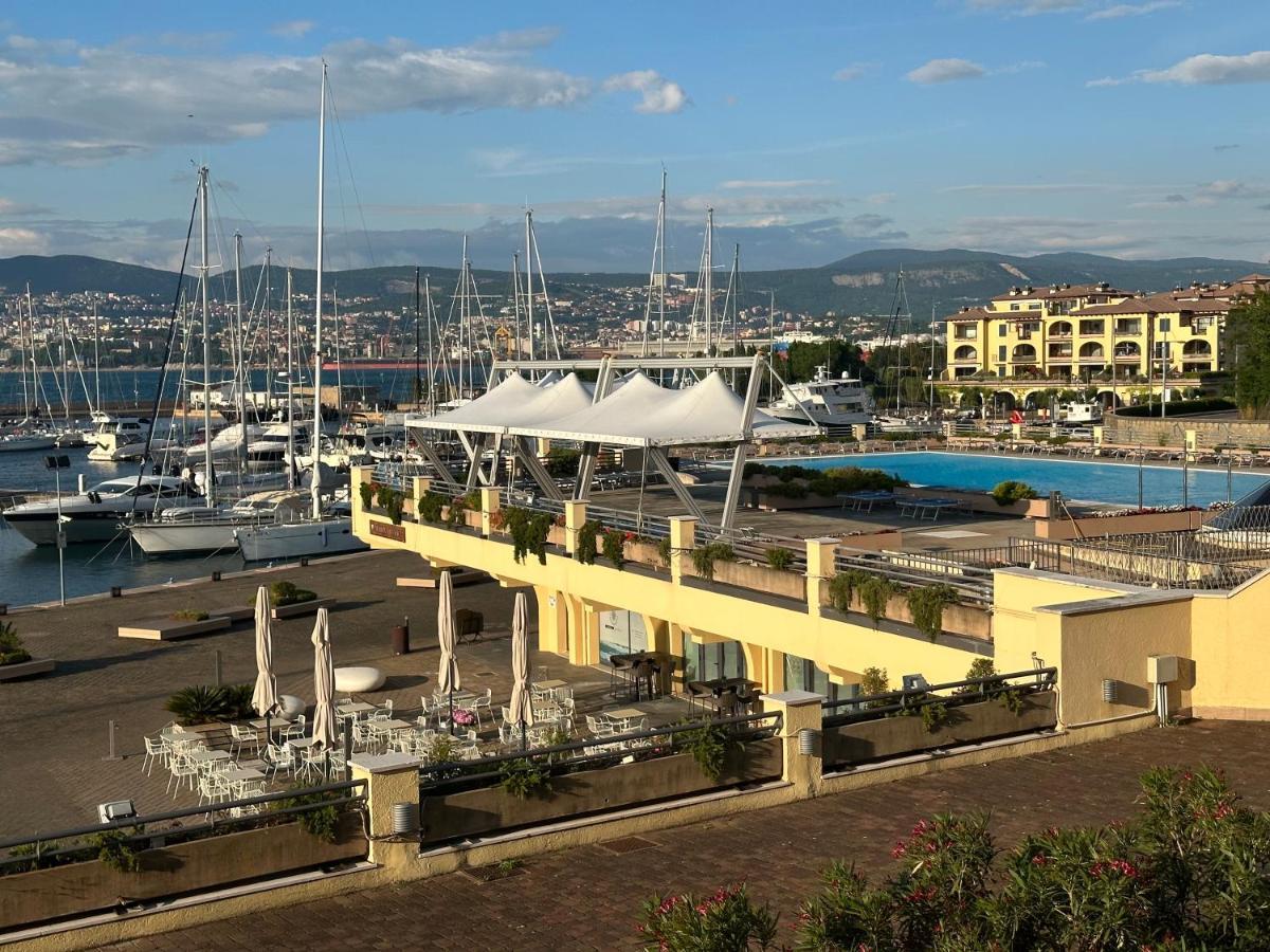 Al Porticciolo Apartman Múggia Kültér fotó